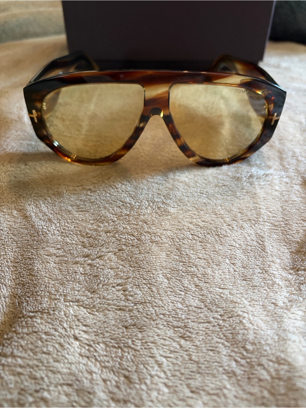 Tom Ford Tortoiseshell Frame - Picture 2 of 4
